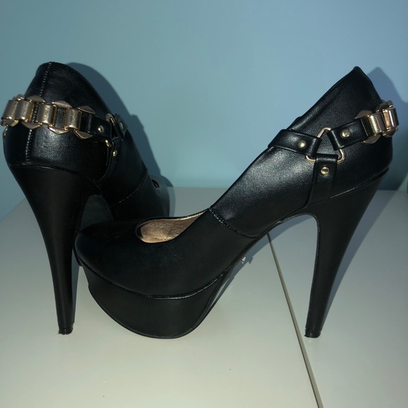 Black Charlotte Russe Pumps - Picture 1 of 4